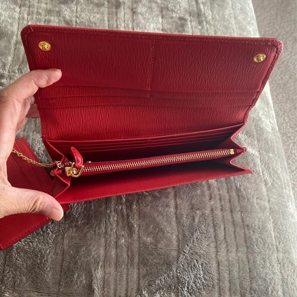 Prada Wallet - Picture 3 of 10